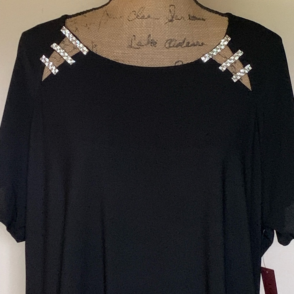 LAST ONE! Gorgeous plus blouse-New! - Picture 2 of 4